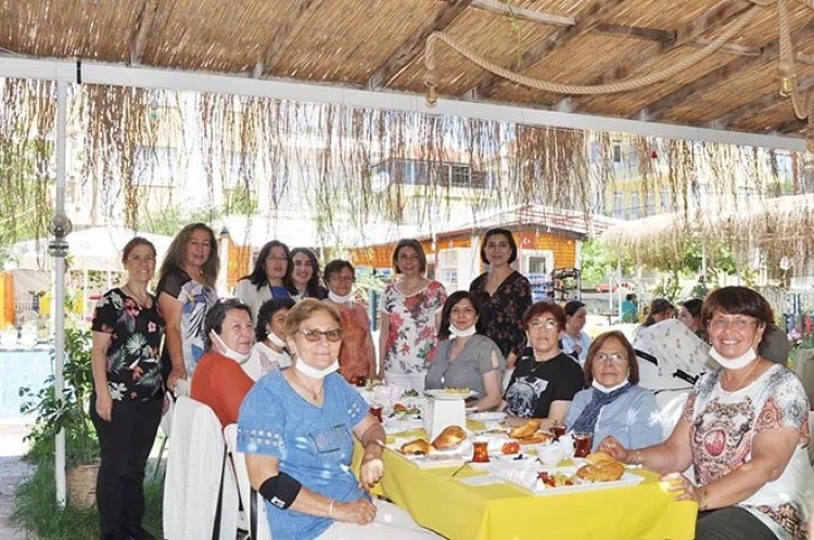 CHP'li kadınlar kahvaltıda buluştu