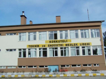 Öğrenciler, okulun tabelasını yaptı