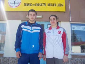 Kardeş pehlivanların büyük başarısı