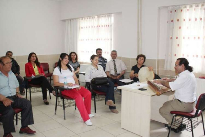 Türk Sanat Müziği Korosu Çalışıyor