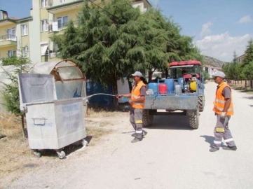 Konteynırlar temizleniyor
