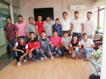 Gökce’den 12 kispet daha