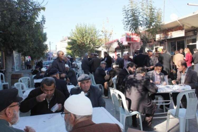 Arasta ve İmam Hatip aşure dağıttı