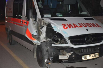 Hasta taşıyan Ambulans kaza yaptı