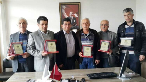 Kır plaket verdi