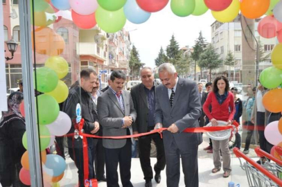 Özgür Market açıldı