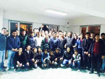 AK Gençlik arı gibi