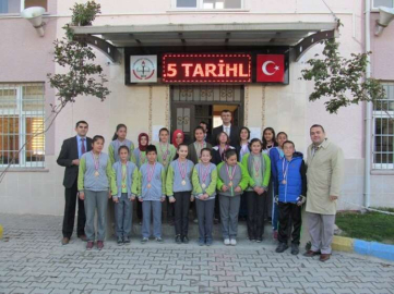 Cumhuriyet Ortaokulu 21 Madalya Kazandı