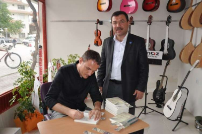İmza Gününe siyasilerden ilgi