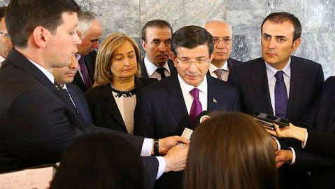 Başbakan Ahmet Davutoğlu: MHP'nin tutumu koalisyon mesajı vermez