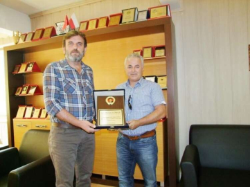  Ağa Sarıca’dan Başkan Gökce’ye Plaket