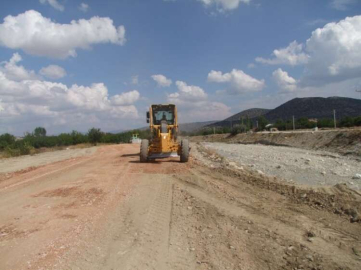 Yol çalışmaları devam ediyor