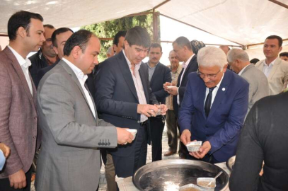 Türel aşure gününe katıldı