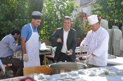 Önal aşure ikram etti