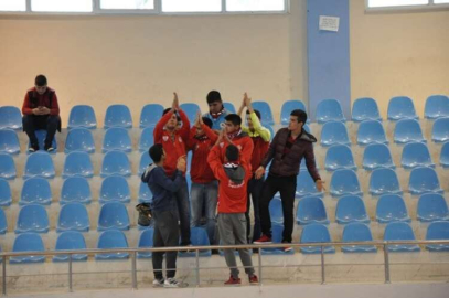 Akrepler Gençliği destekleyecekler
