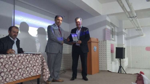 Önal’a plaket verdiler