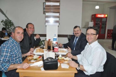 İmam Hatip Ortaokulu Okul Aile Birliğinden Öğretmenlere kutlama