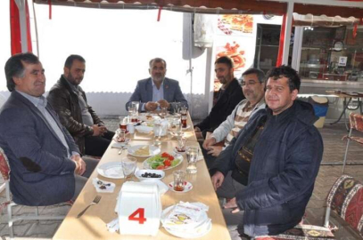 Saadet Partisi basınla kahvaltıda buluştu
