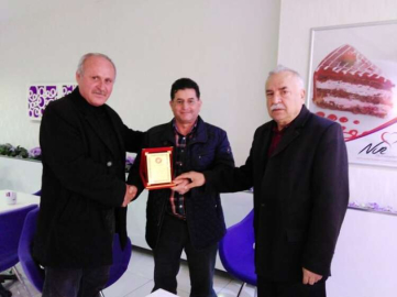 Karateke’ye Gençlik’ten plaket