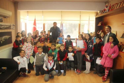 Gökce’den öğrencilere sevindiren jest