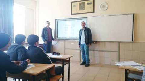 Cumhuriyet Ortaokulu Akıllı Tahta ile Daha Başka