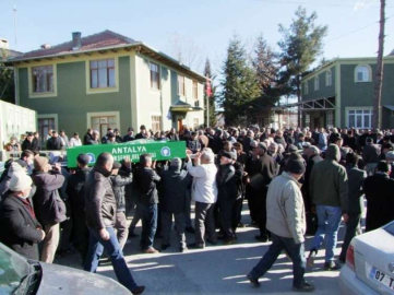 Küçükkaraca gözyaşlarıyla defnedildi