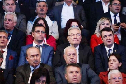 Kurultayı Baykal’la İzledi