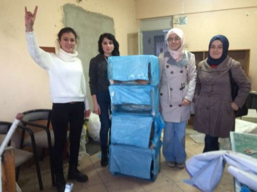 Ülkücülerden, sokak hayvanları için ev ve yiyecek