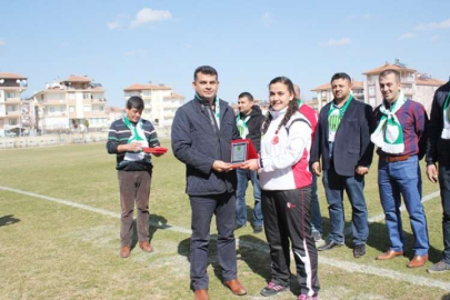 Plaket değil maddi ödül verin