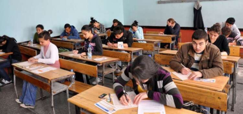  Açık lise ve ortaokul sınavları yapıldı