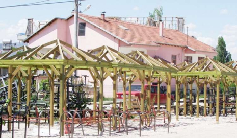 Bank ve Pergola üretimi devam ediyor