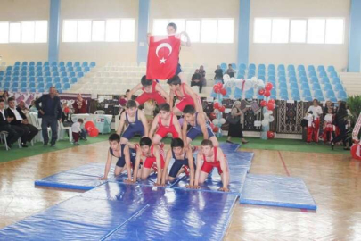  Açılışta Güreşçiler yürek hoplattı