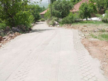Osmankalfalar’a kilitli parke taşı