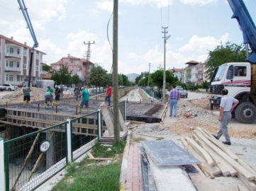 Köprü çalışmaları devam ediyor