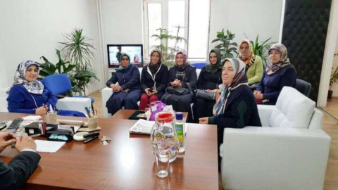 Mektepli’ye AK Kadınlardan Teşekkür ziyareti