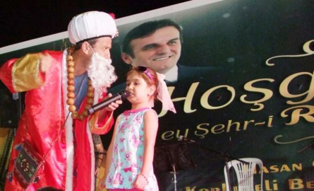 Minik Eylül İstiklal Marşı dersi verdi