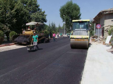  Korkuteli Belediyesinden  İki caddeye sıcak asfalt	