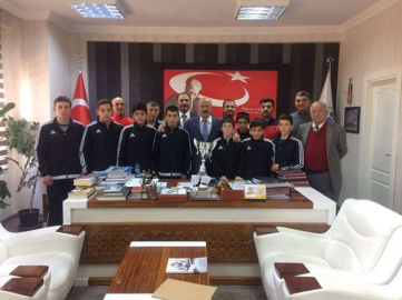 Başarılı Sporcular İl Müdürünü Ziyaret Ettiler
