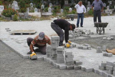 Mezarlıkların bakımı  kaldığı yerden devam 