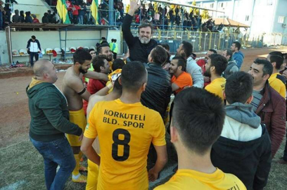 Belediyespor galibiyeti Gökce’ yi  omuzlara alarak kutladı