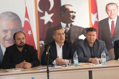 İşlek Ak Parti Teşkilatına  anayasa bilgilendirmesi yaptı