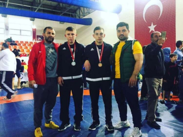  Güreşçiler başarıya doymuyor
