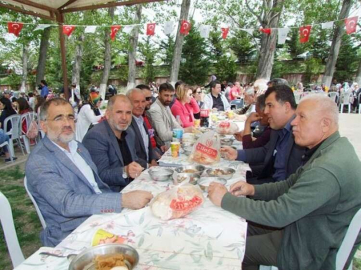 CHP 1 Mayıs kutlama programına katıldı