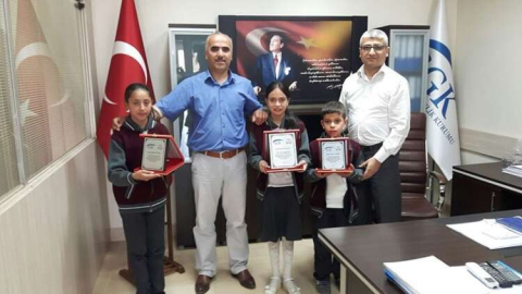 SGK’ dan öğrencilere plaket