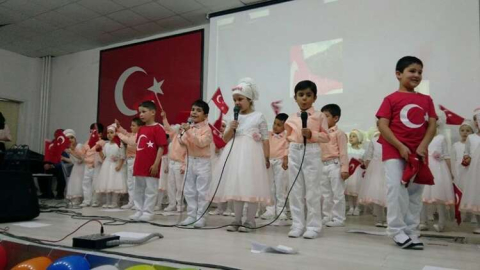 Miniklerden yılsonu gösterisi