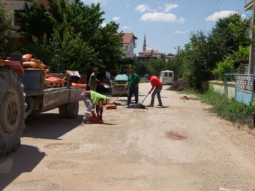 Korkuteli Belediyesi’nin  yol çalışması devam ediyor