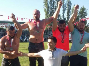  Belediyespor güreş takımından üç birincilik geldi