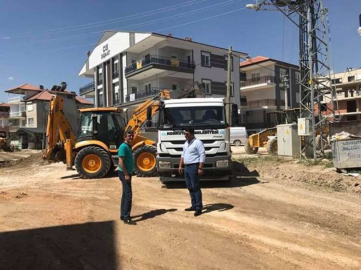 Yol çalışmaları devam ediyor