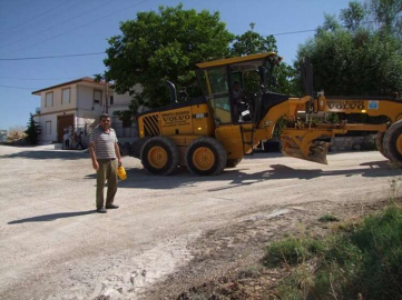 Bahçeyaka mahallesinde asfalt çalışması