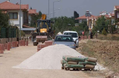Asfalt ve kilitli parke çalışması Hafta sonu da devam ediyor
